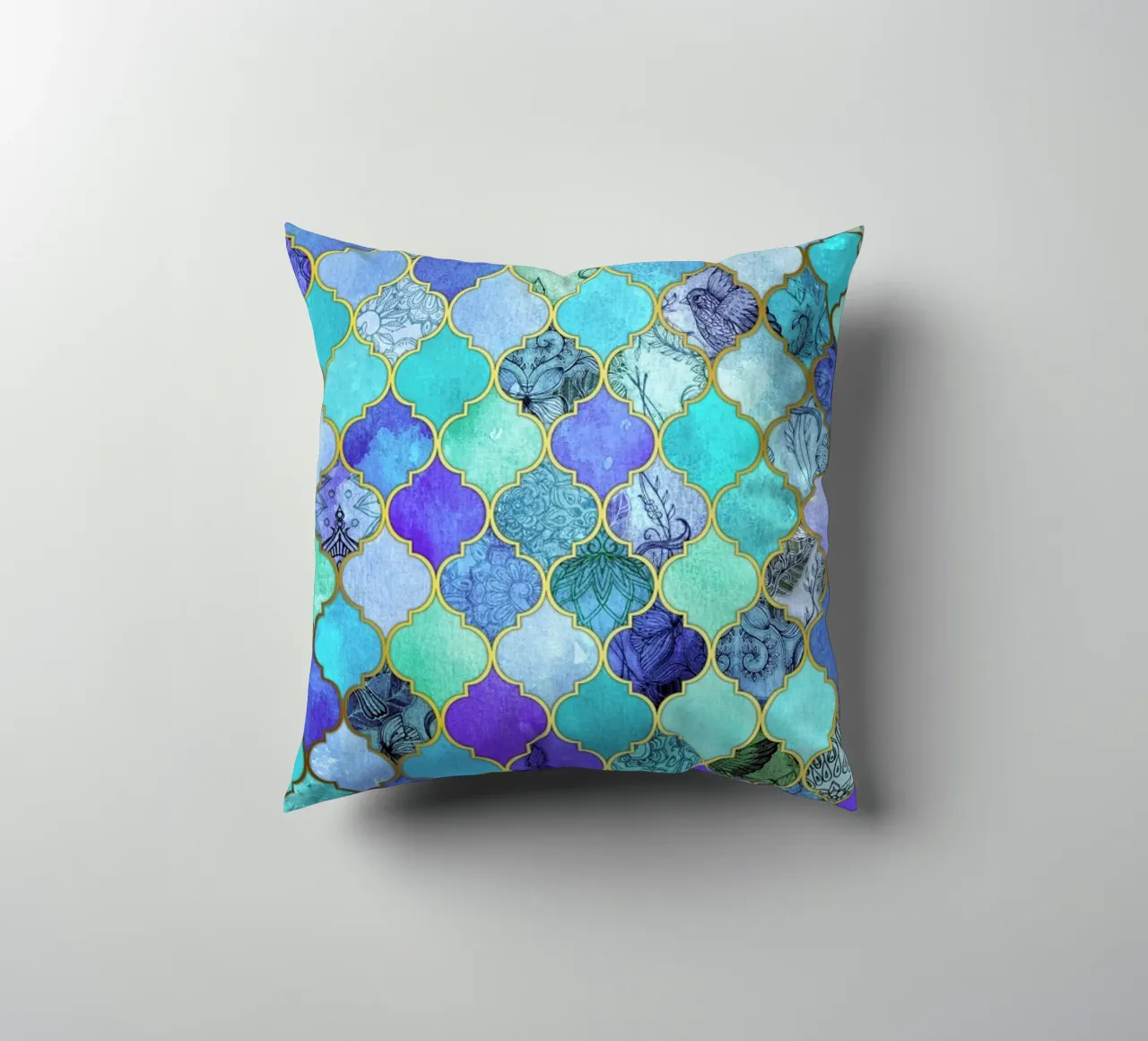 Cobalt Moroccan Tile Pattern cuscino da Micklyn Le Feuvre