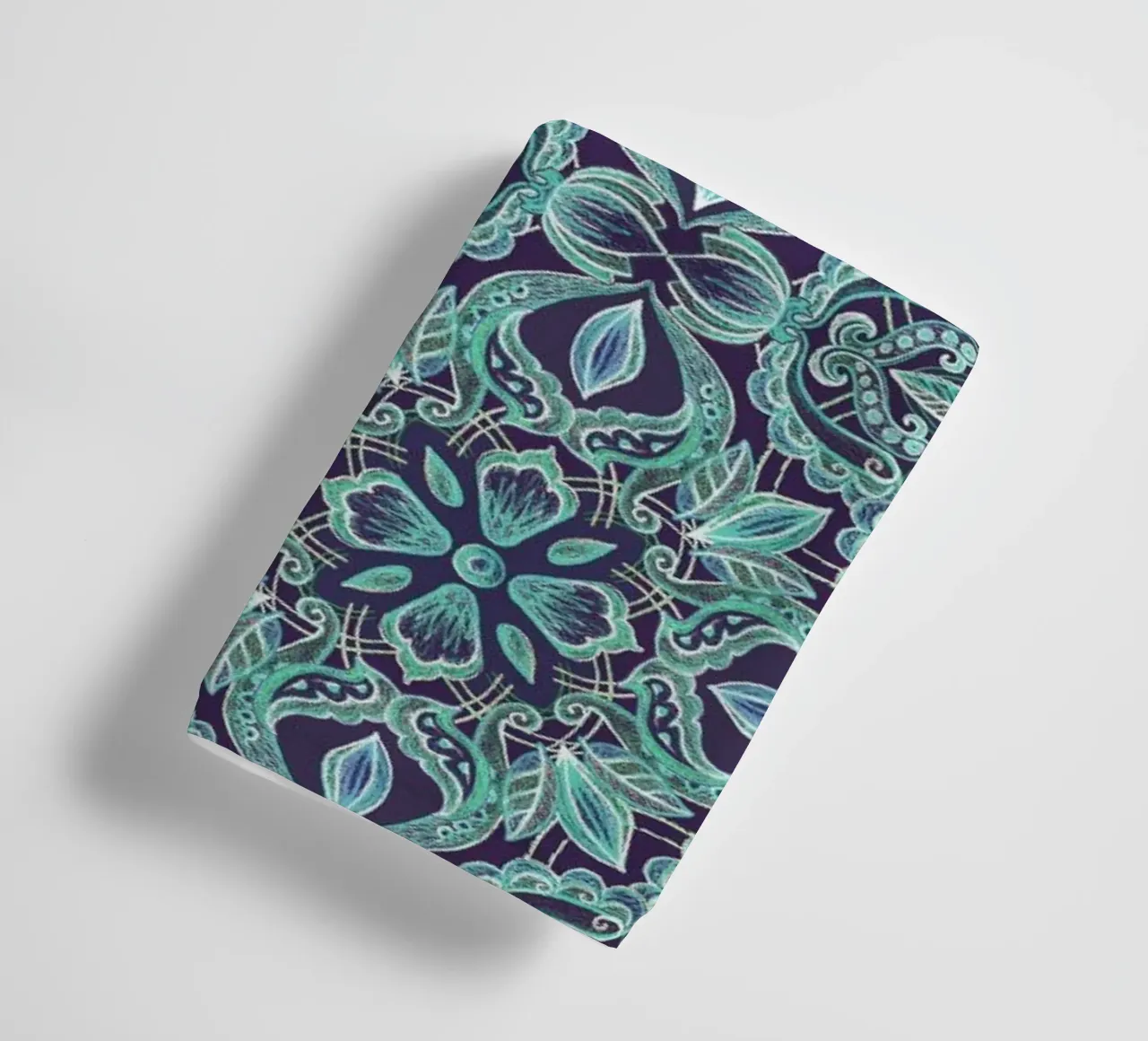 Chalkboard Floral - Teal & Navy asciugamano da bagno da Micklyn Le Feuvre