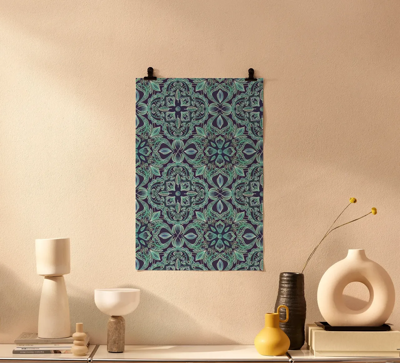 Chalkboard Floral - Teal & Navy poster con telaio in legno da Micklyn Le Feuvre