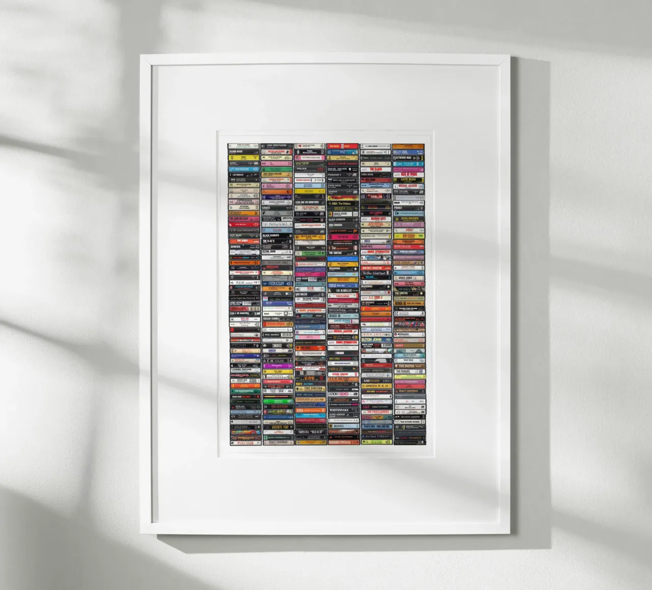 La più grande musica degli anni '80 - Gli album iconici degli anni '80 poster con telaio in plastica da MrMustardPrints