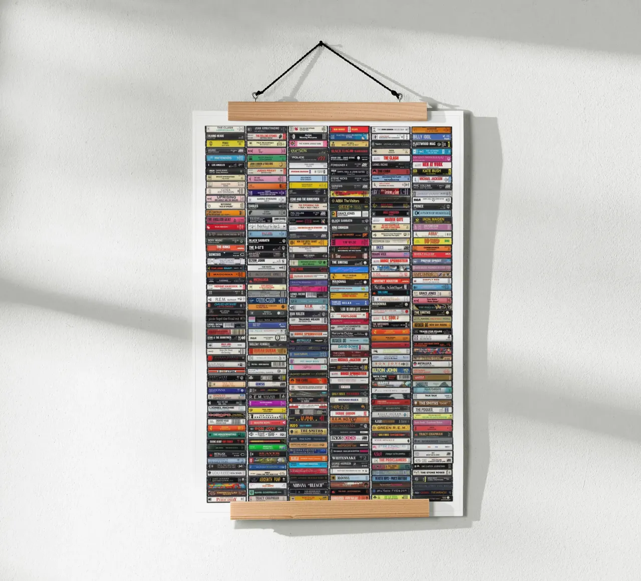La più grande musica degli anni '80 - Gli album iconici degli anni '80 poster con telaio in plastica da MrMustardPrints