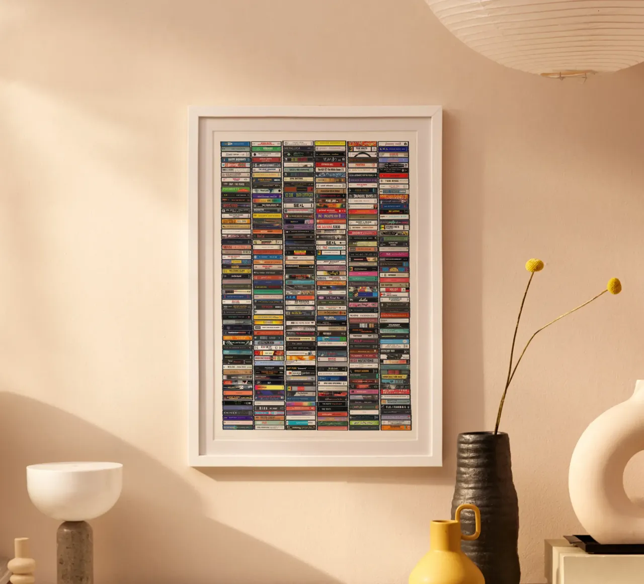 La più grande musica degli anni '90 - Album iconici degli anni '90 poster con telaio in plastica da MrMustardPrints