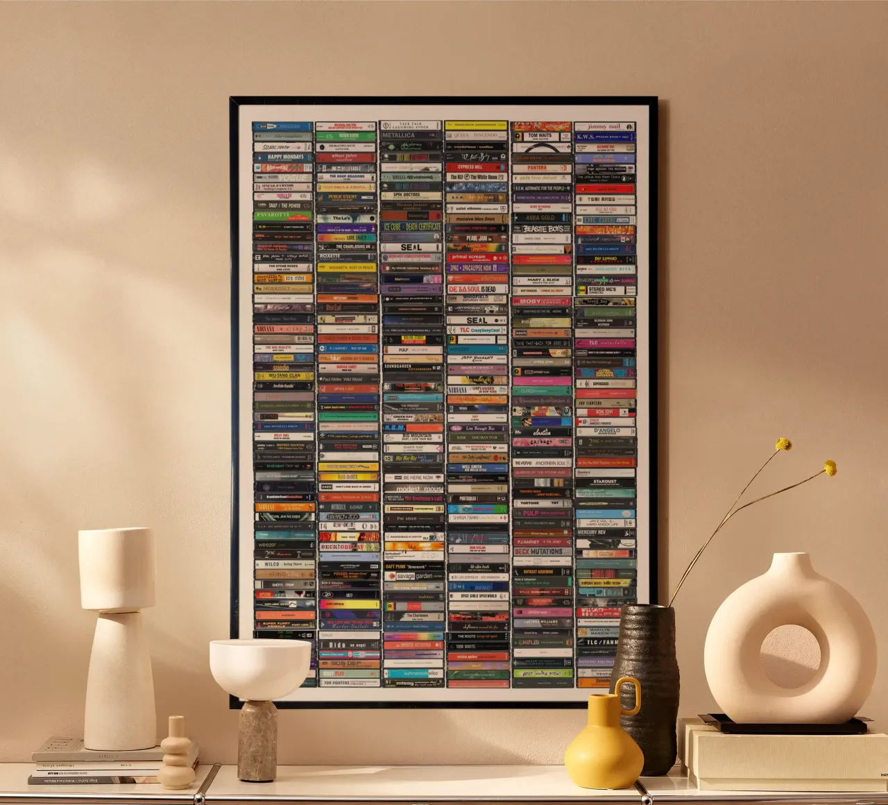 La più grande musica degli anni '90 - Album iconici degli anni '90 poster con telaio in plastica da MrMustardPrints