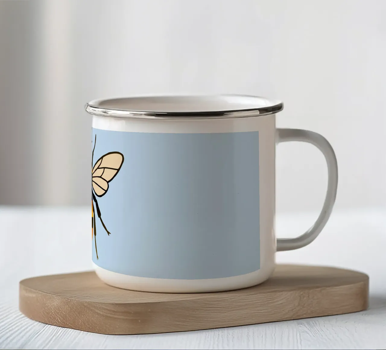 Un'illustrazione di un calabrone tazza in smalto da Bwiser