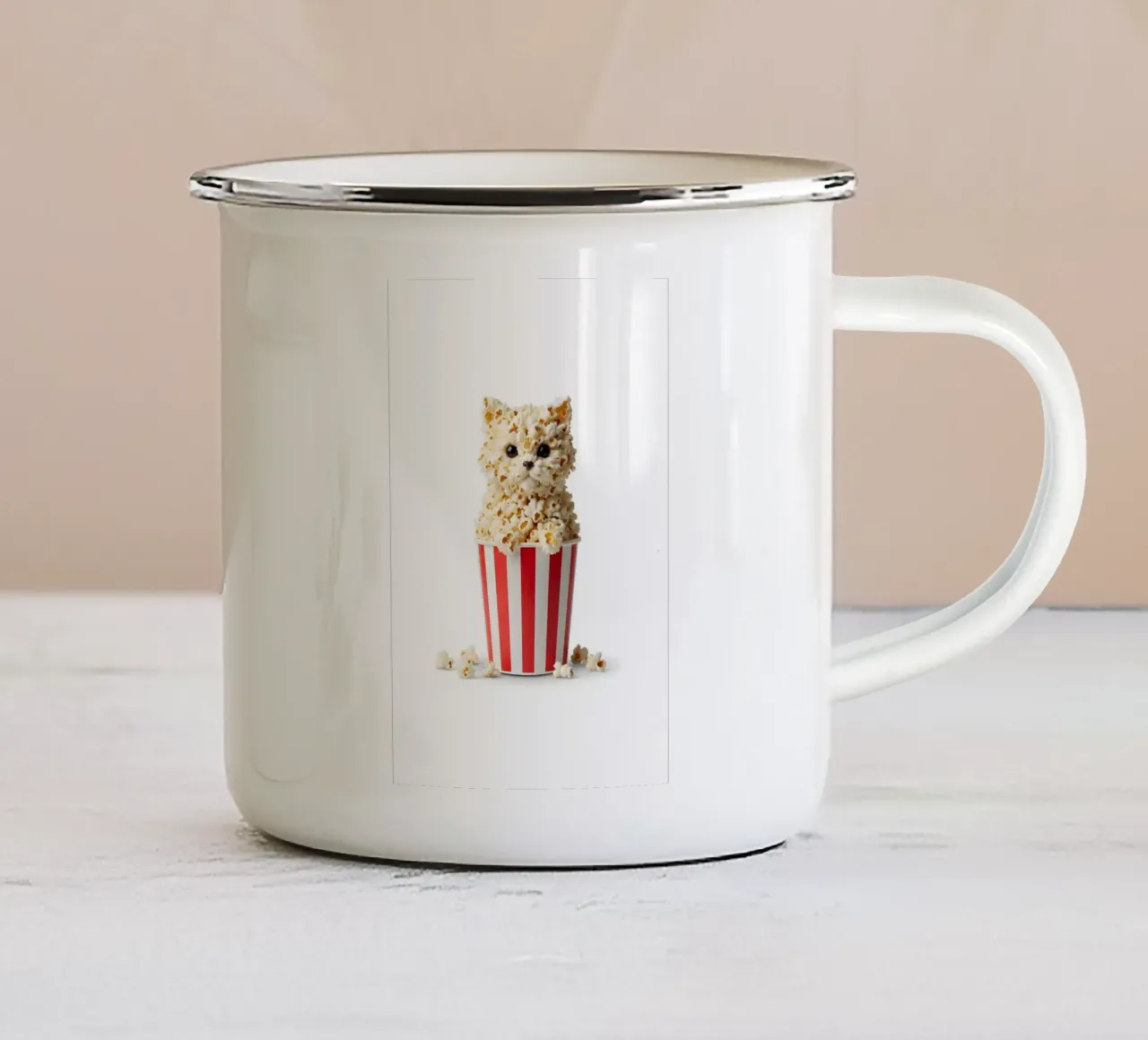 Gatto con popcorn in un secchiello a strisce - Illustrazione artistica sul cibo tazza in smalto da Tasty Critter Creations