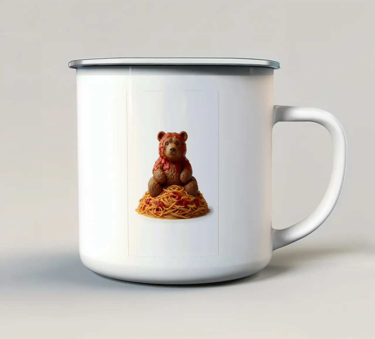 Orso con polpetta e spaghetti - Illustrazione artistica sul cibo tazza in smalto da Tasty Critter Creations