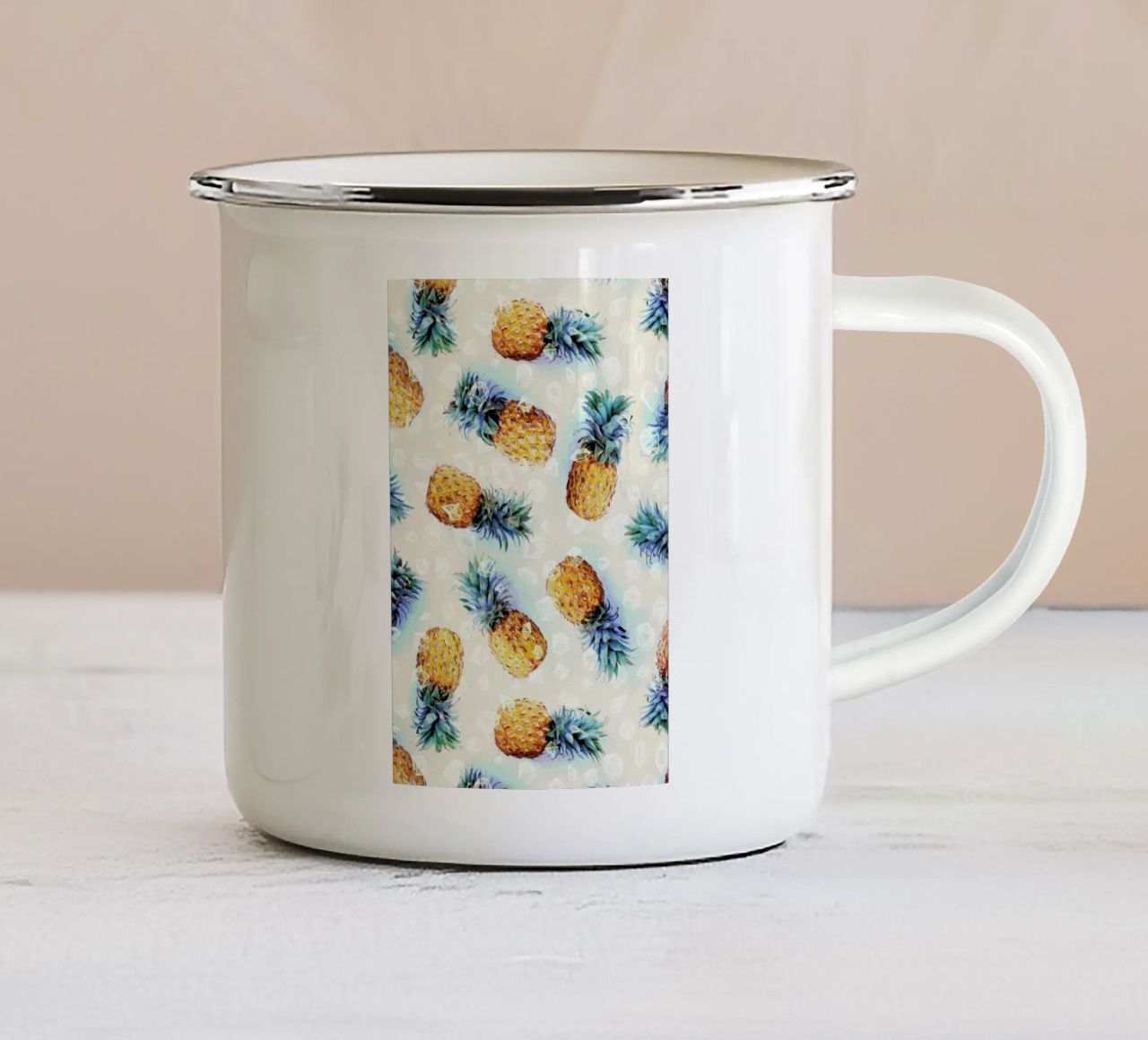 Pineapples + Crystals tazza in smalto da Micklyn Le Feuvre