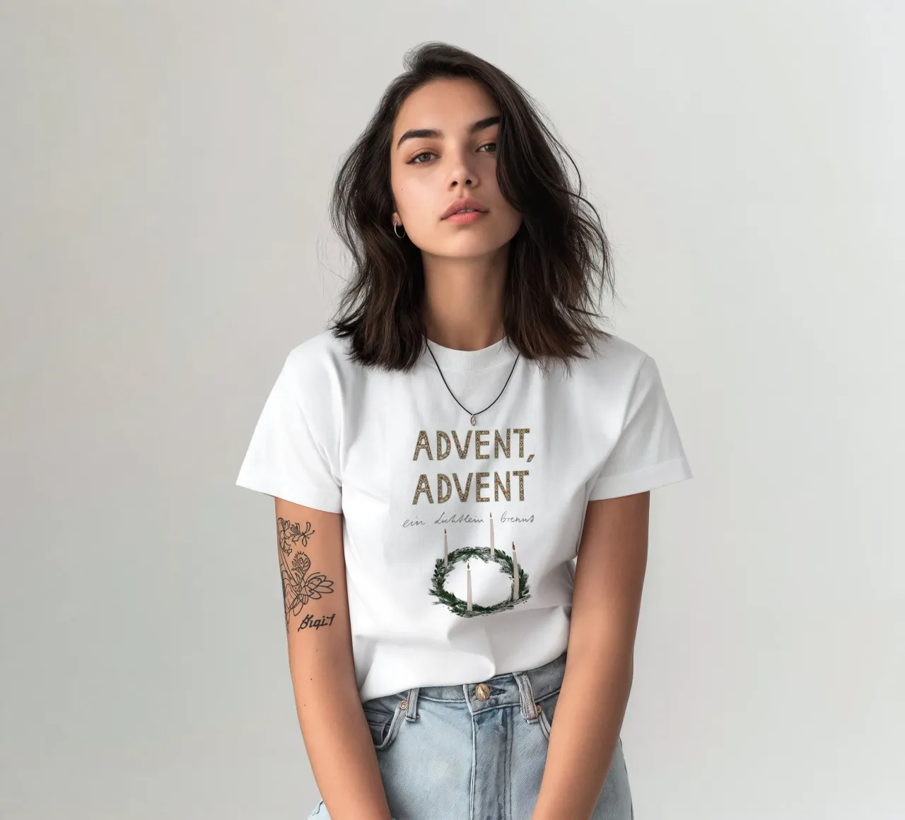 Advent, Advent, ein Lichtlein brennt Kranz T-Shirt von Sophie Augustin Illustration
