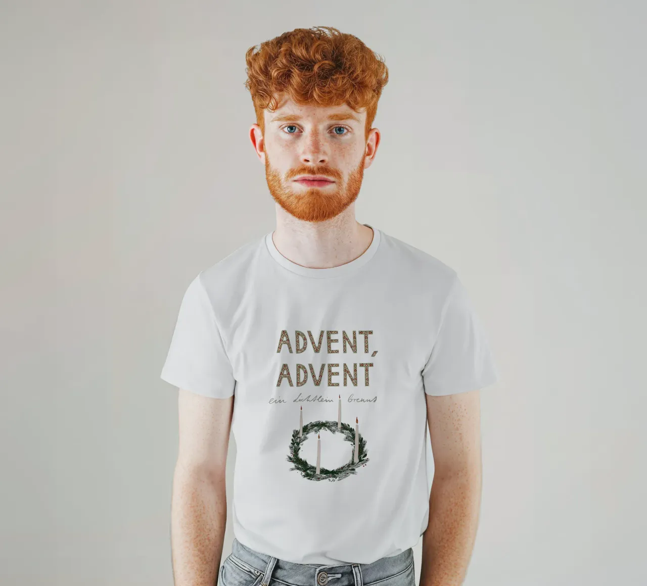 Advent, Advent, ein Lichtlein brennt Kranz T-Shirt von Sophie Augustin Illustration
