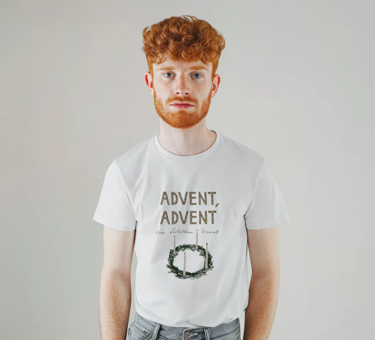 Advent, Advent, ein Lichtlein brennt Kranz T-Shirt von Sophie Augustin Illustration