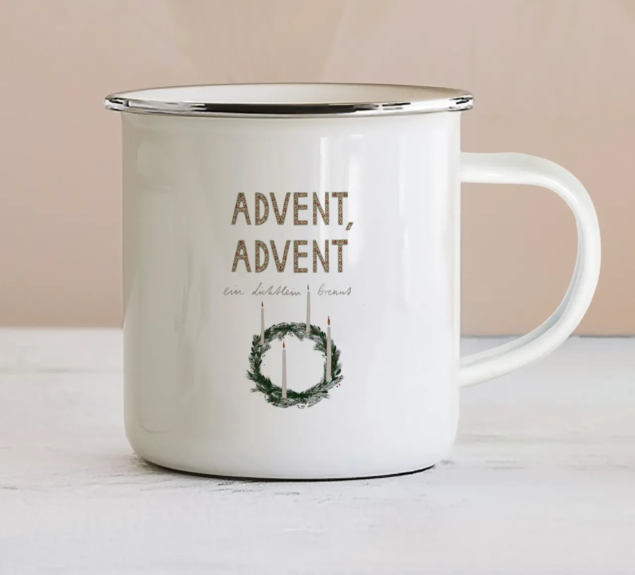 Advent, Advent, ein Lichtlein brennt Kranz Emaille Tasse von Sophie Augustin Illustration