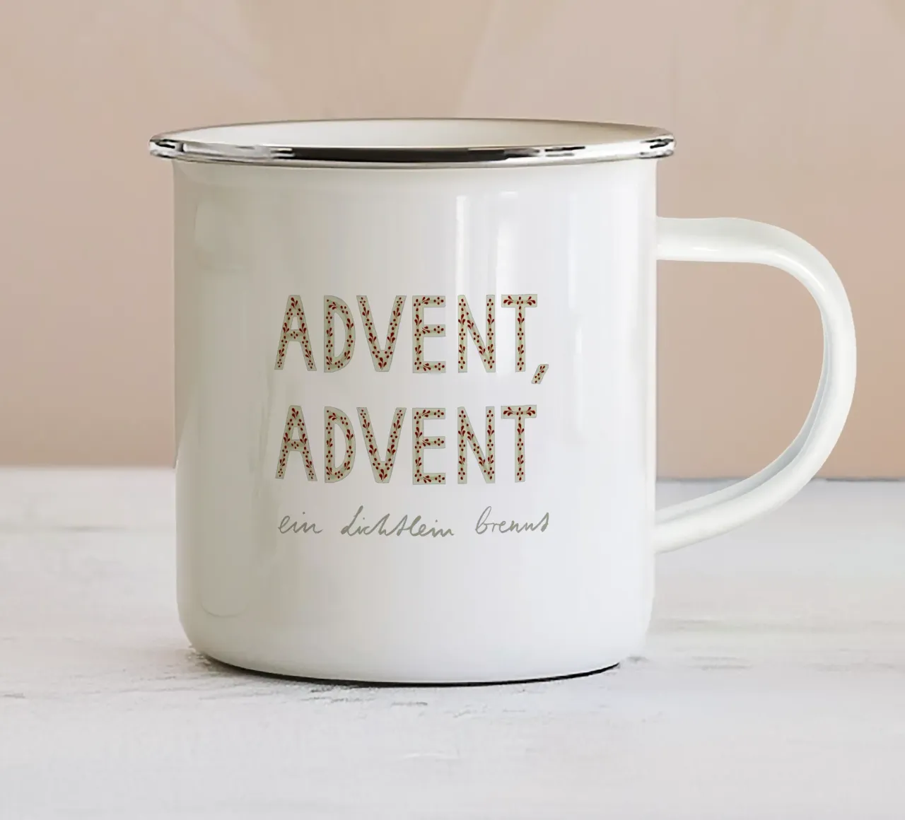 Avvento, Avvento, una piccola luce arde rossa tazza in smalto da Sophie Augustin Illustration