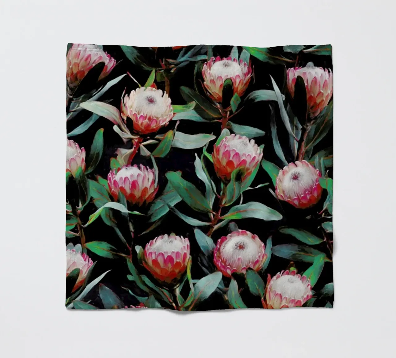 Evening Proteas in Color coperta in pile da Micklyn Le Feuvre