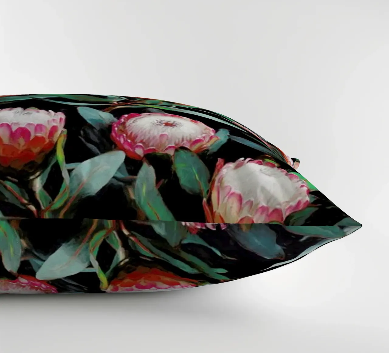 Evening Proteas in Color cuscino da Micklyn Le Feuvre