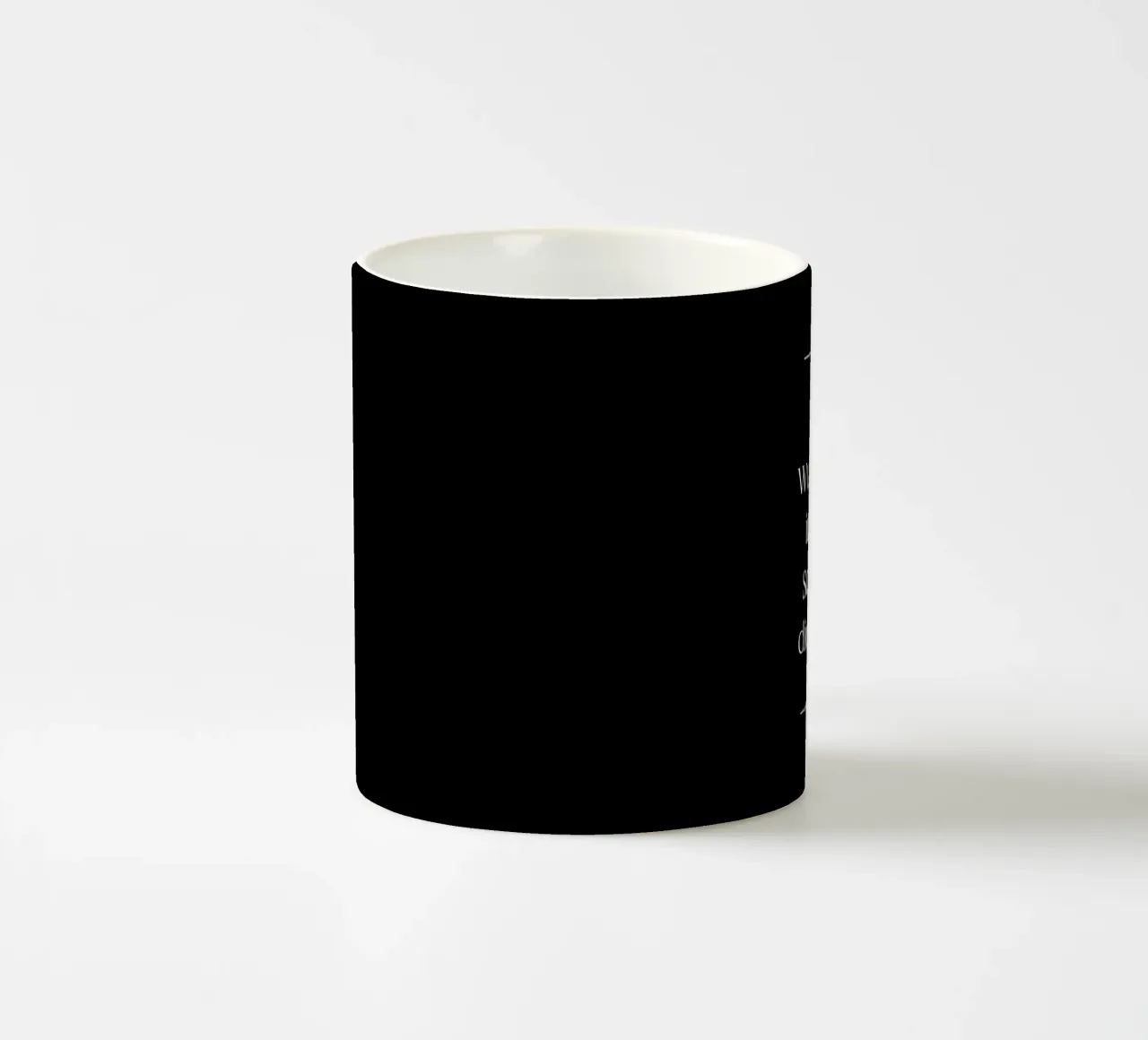 Wunschtext in weiß schwarz mit Linien tazza in ceramica da WORTSPIEL