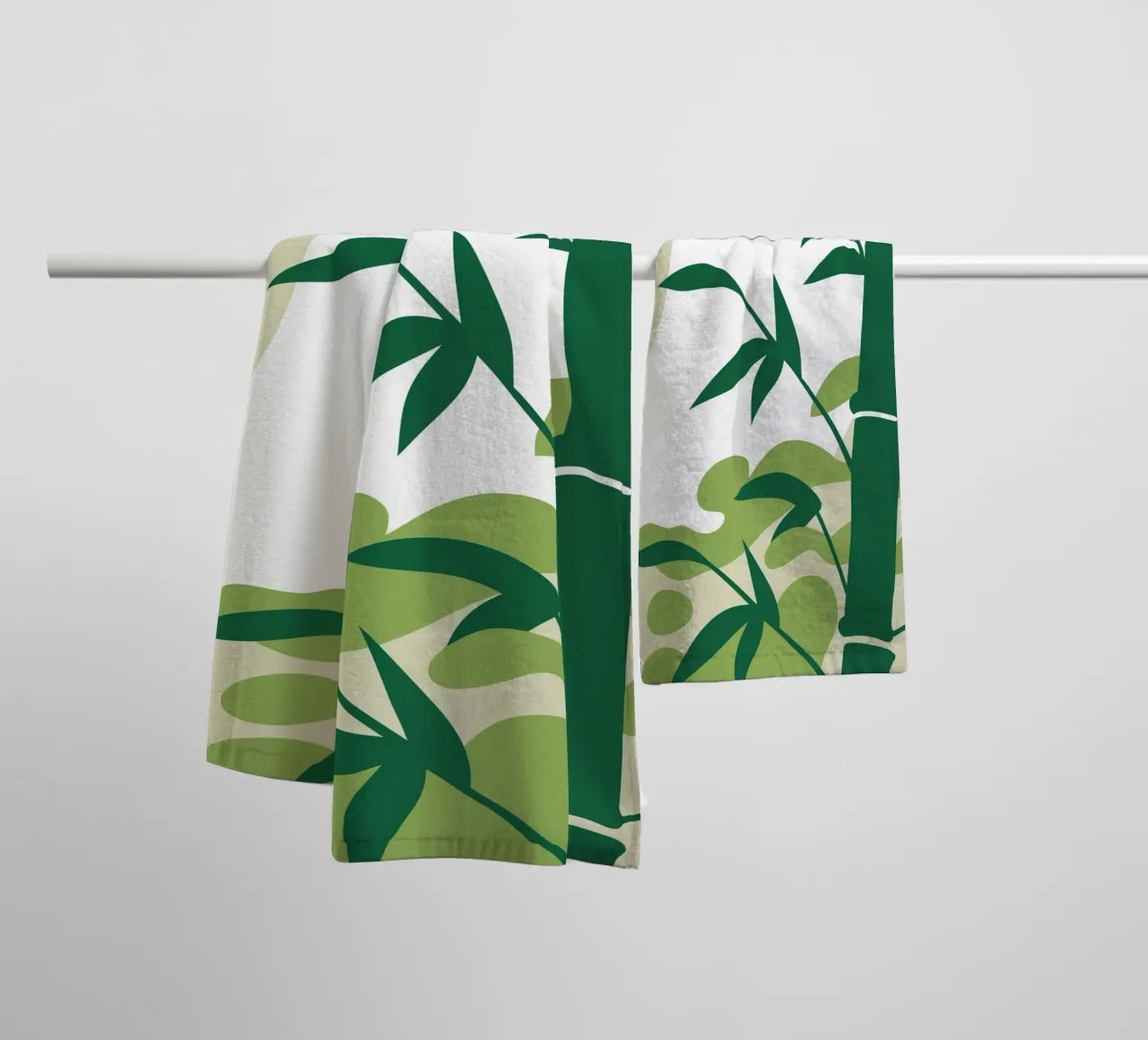 Vredig en rustig bamboebos badhanddoek van SPECIAL FLOWER PATTERNS