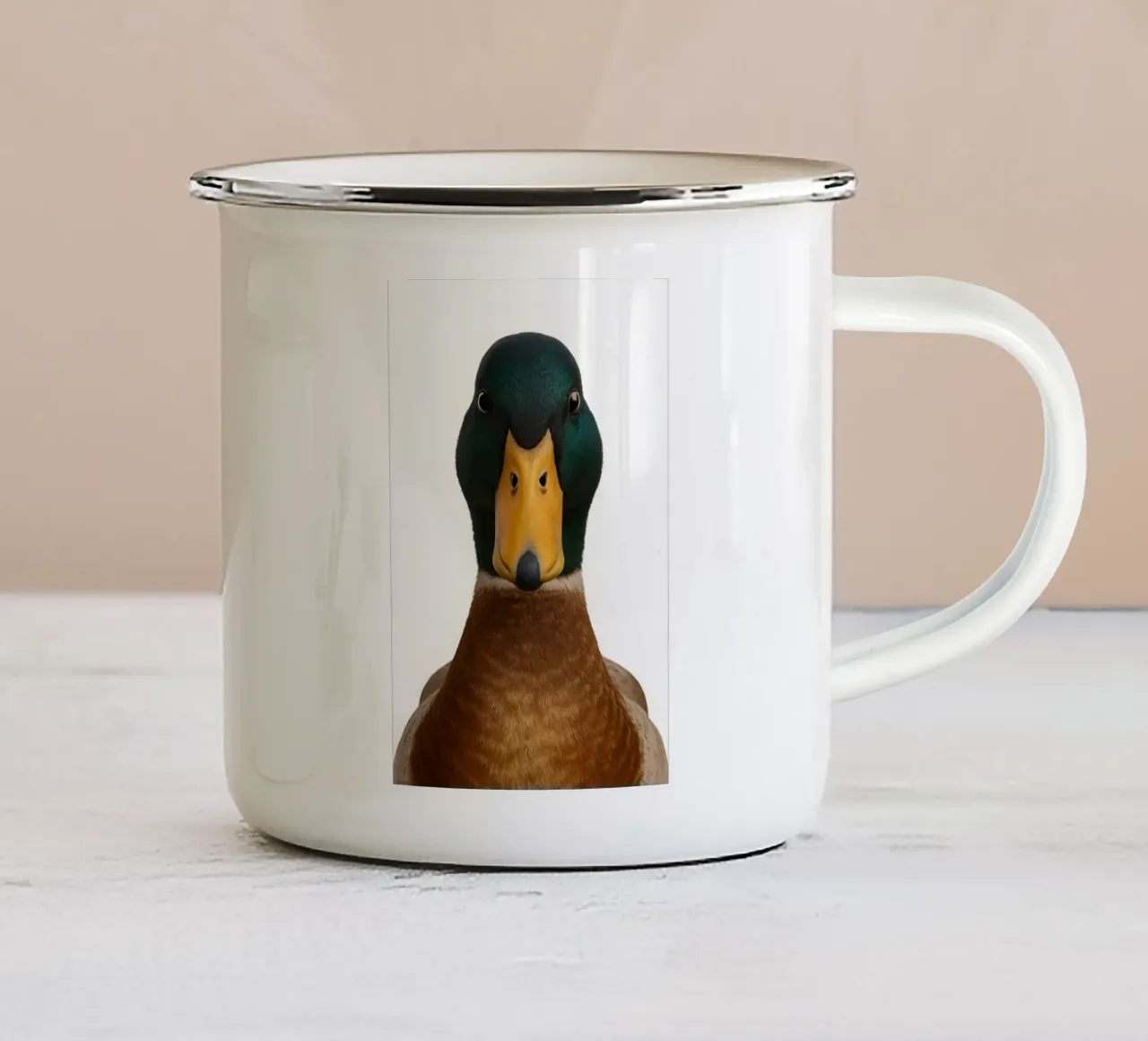 Ritratto iperrealistico di anatra reale tazza in smalto da Happy Wild Prints