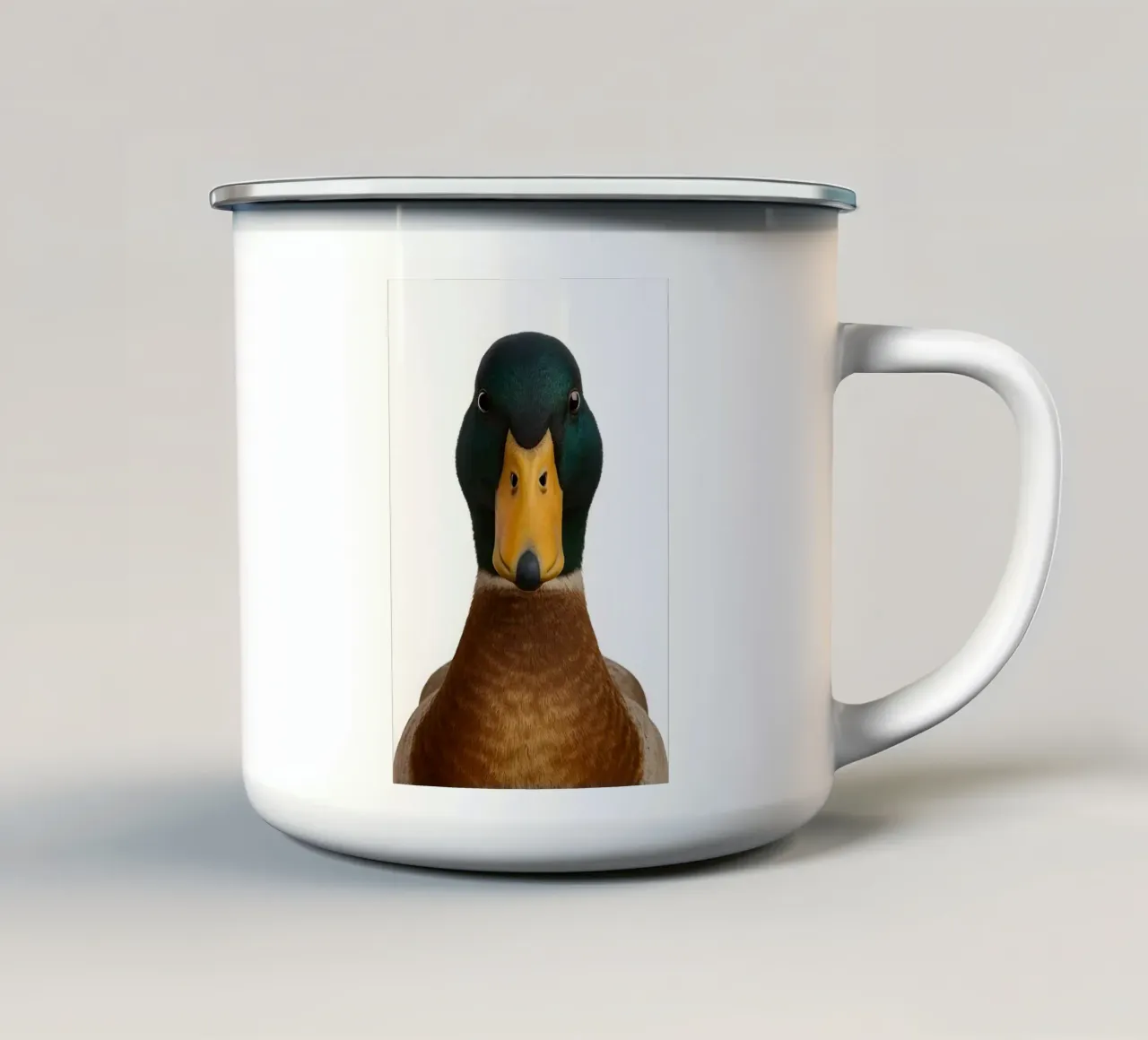 Ritratto iperrealistico di anatra reale tazza in smalto da Happy Wild Prints
