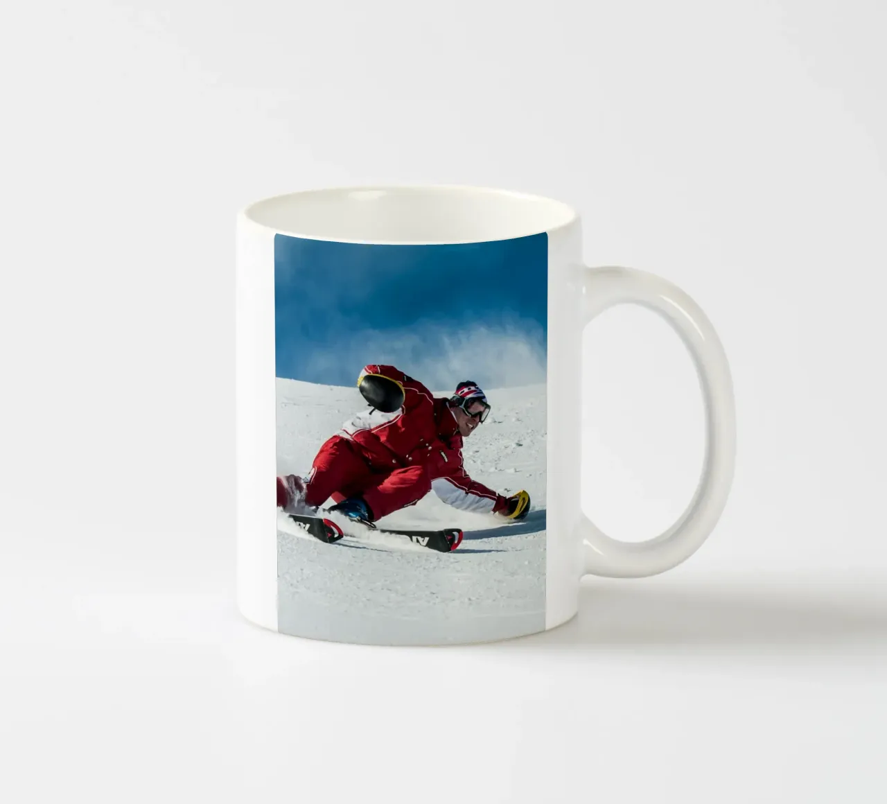 Curve affilate dello sci tazza in ceramica da Joshua Holmes