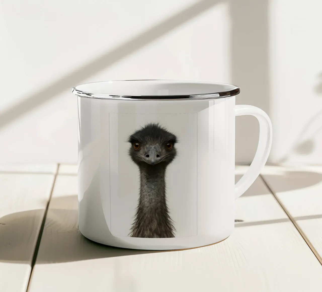 Ritratto iperrealistico di emù tazza in smalto da Happy Wild Prints