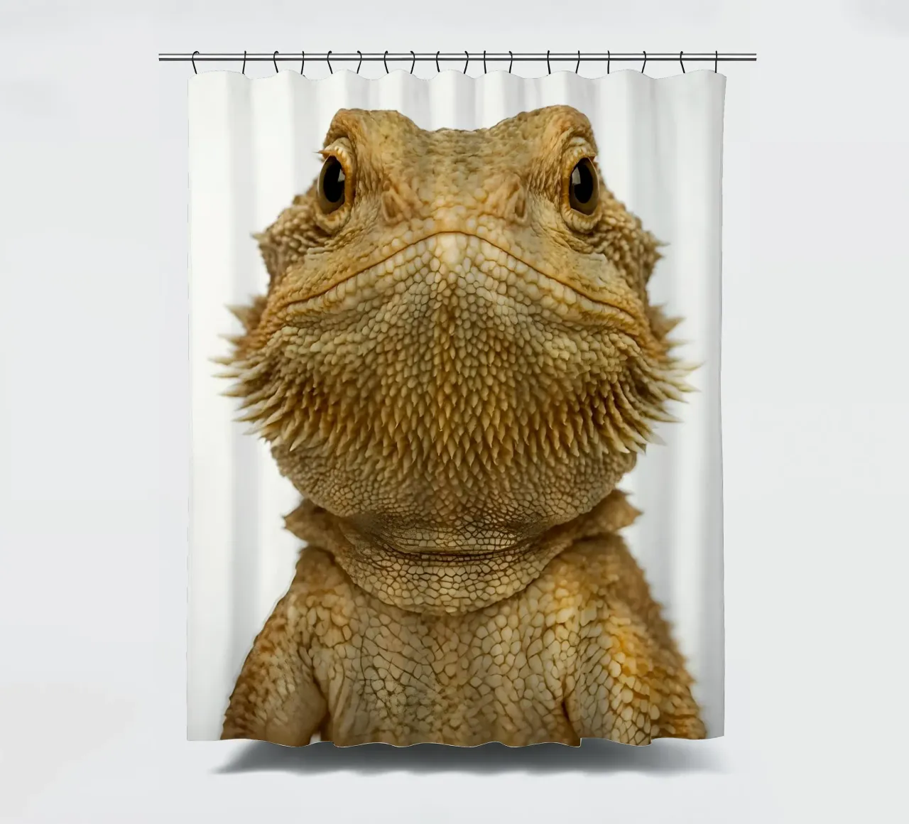 Ritratto di lucertola ultra-dettagliato - Macro arte della fauna selvatica nitida tenda da doccia da Happy Wild Prints