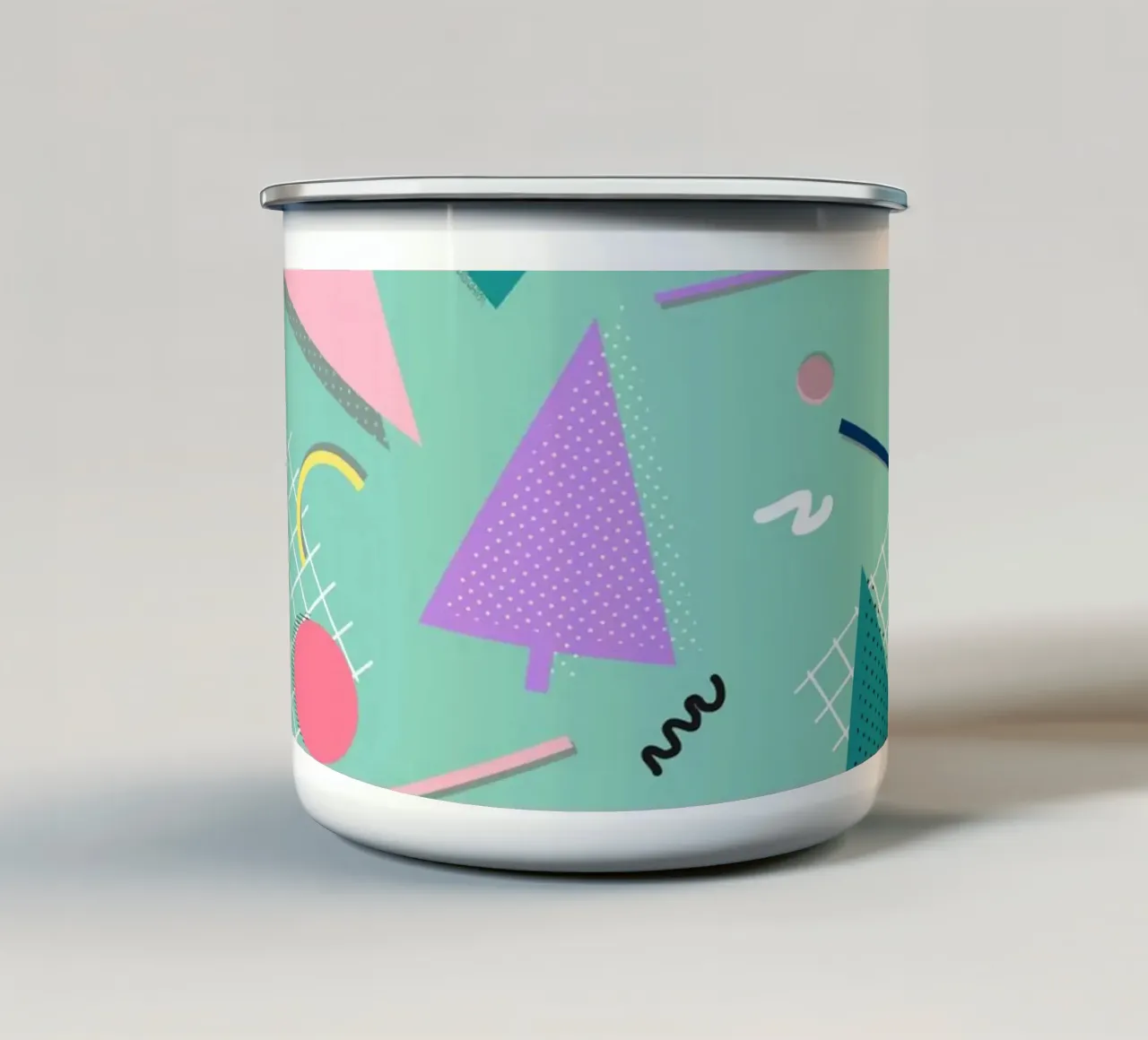 Memphis Xmas tazza in smalto da DesigndN Christmassy