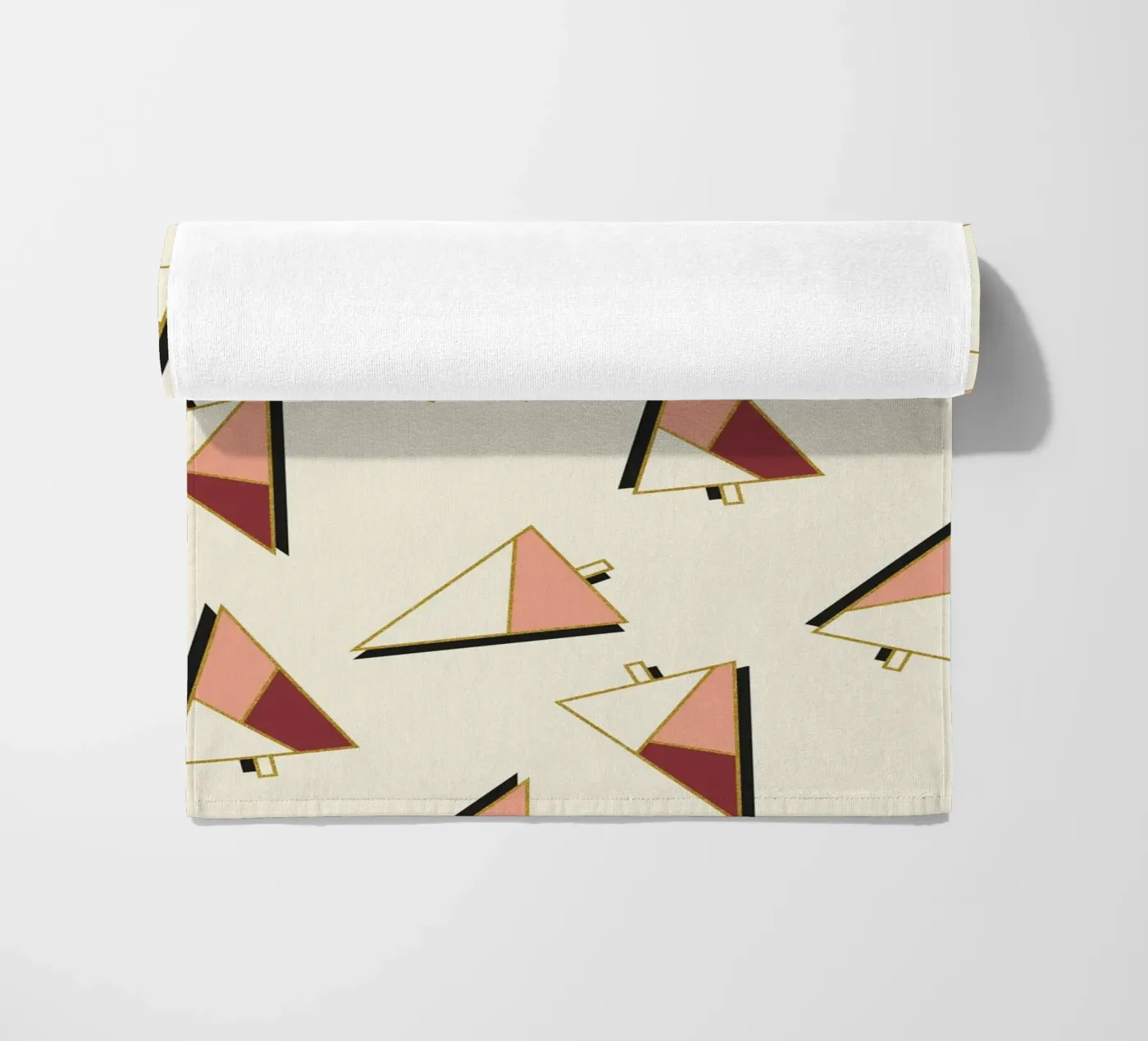 Xmas Trees Pattern Strandtuch von DesigndN Christmassy