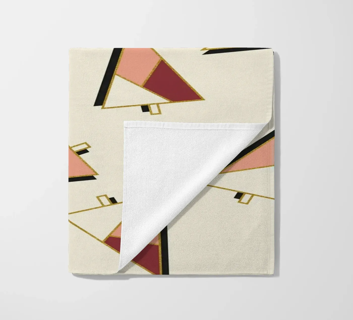 Xmas Trees Pattern Strandtuch von DesigndN Christmassy