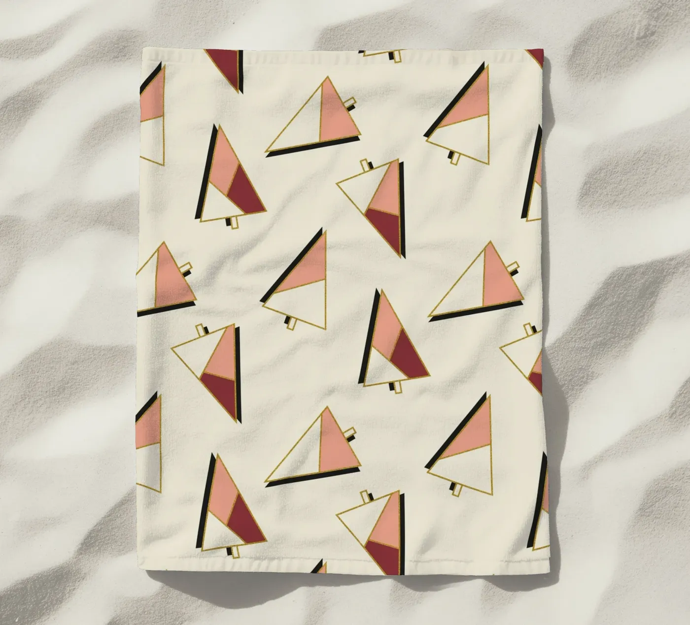 Xmas Trees Pattern Strandtuch von DesigndN Christmassy