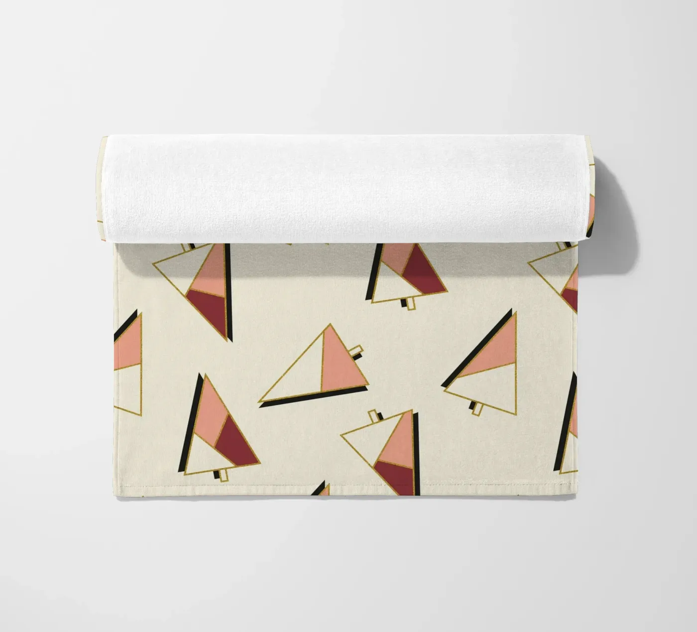 Xmas Trees Pattern Strandtuch von DesigndN Christmassy