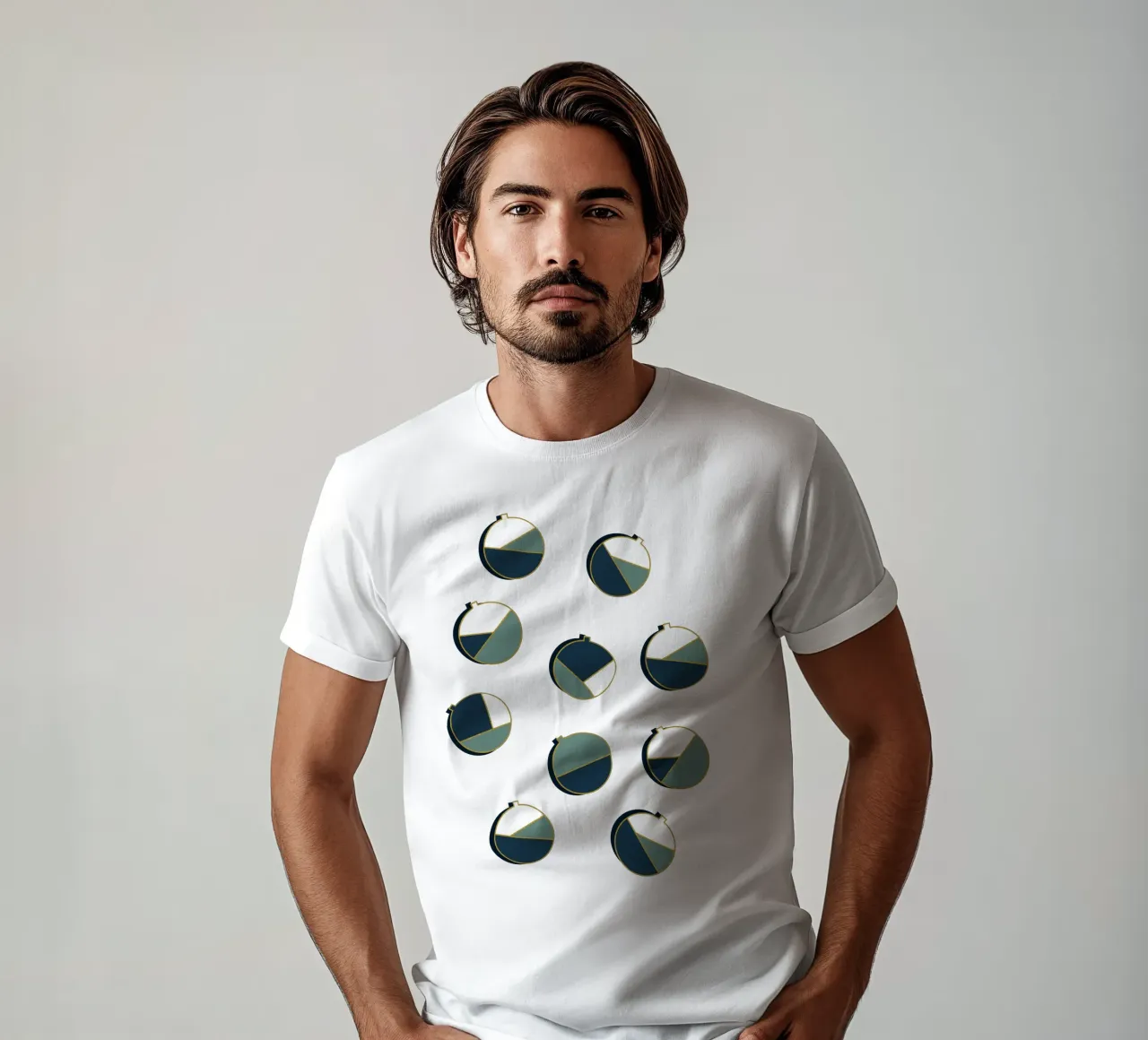 Xmas Balls Pattern t-shirt da DesigndN Christmassy