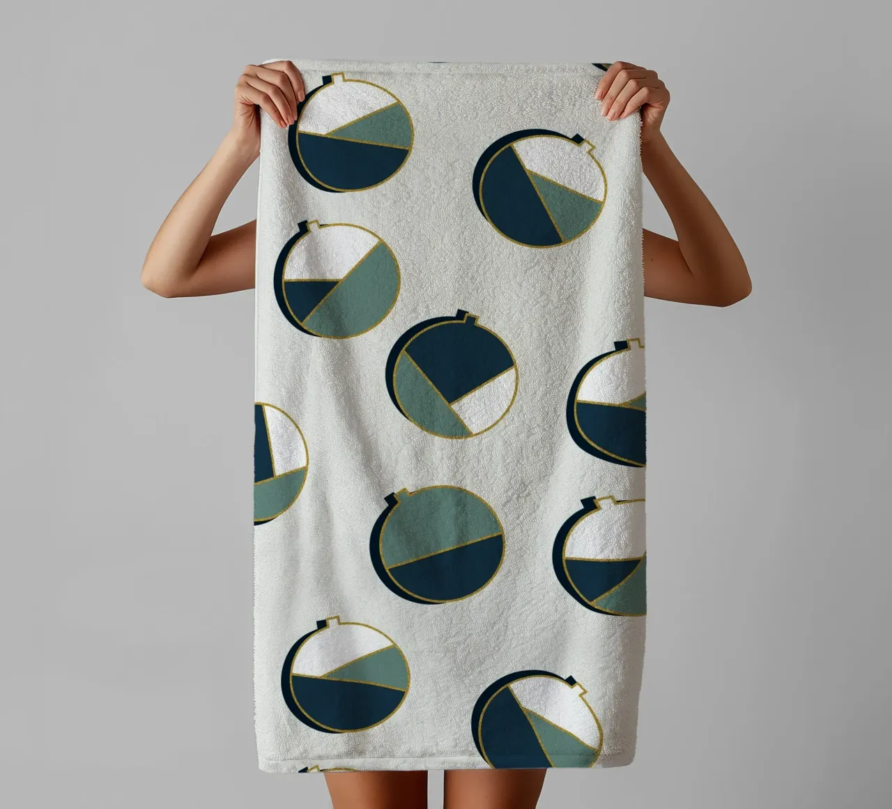 Xmas Balls Pattern asciugamano da bagno da DesigndN Christmassy