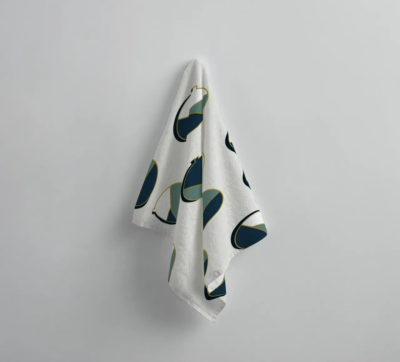 Xmas Balls Pattern asciugamano da bagno da DesigndN Christmassy