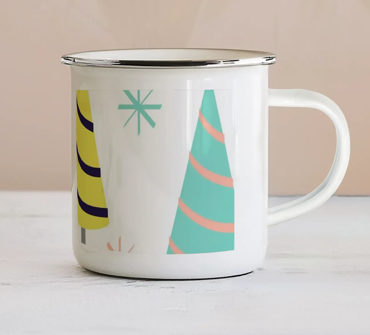 Scandi Christmas Trees tazza in smalto da DesigndN Christmassy