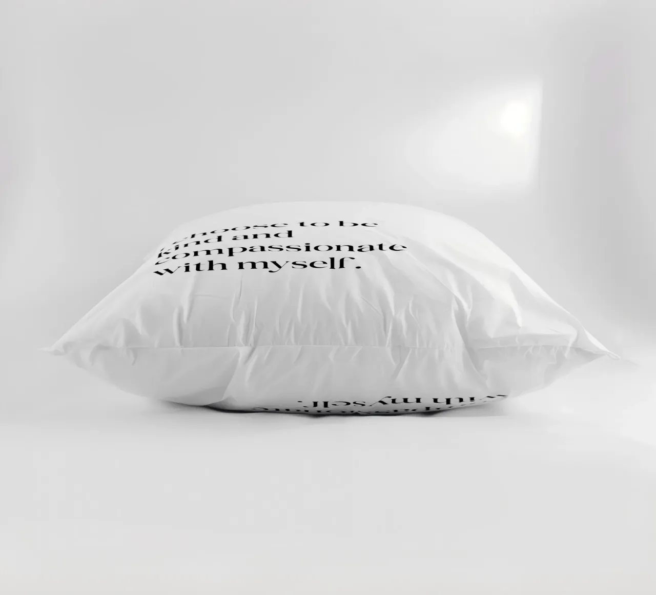 Scelgo di essere gentile e compassionevole con me stesso cuscino da SPIRIIT