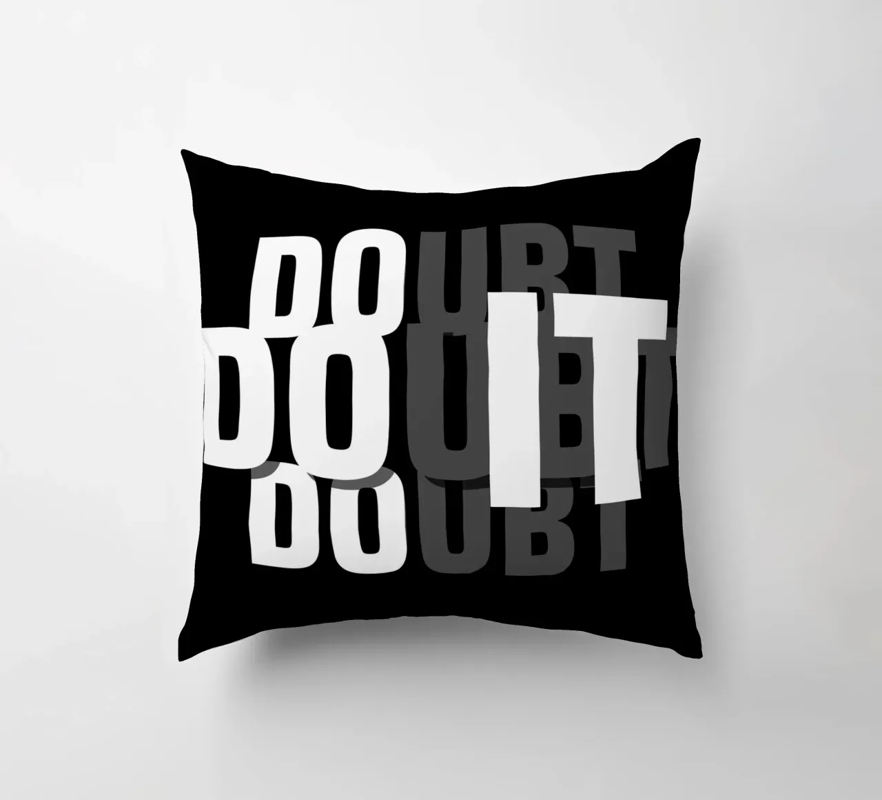 DO IT, DOUBT IT. cuscino da BAWA