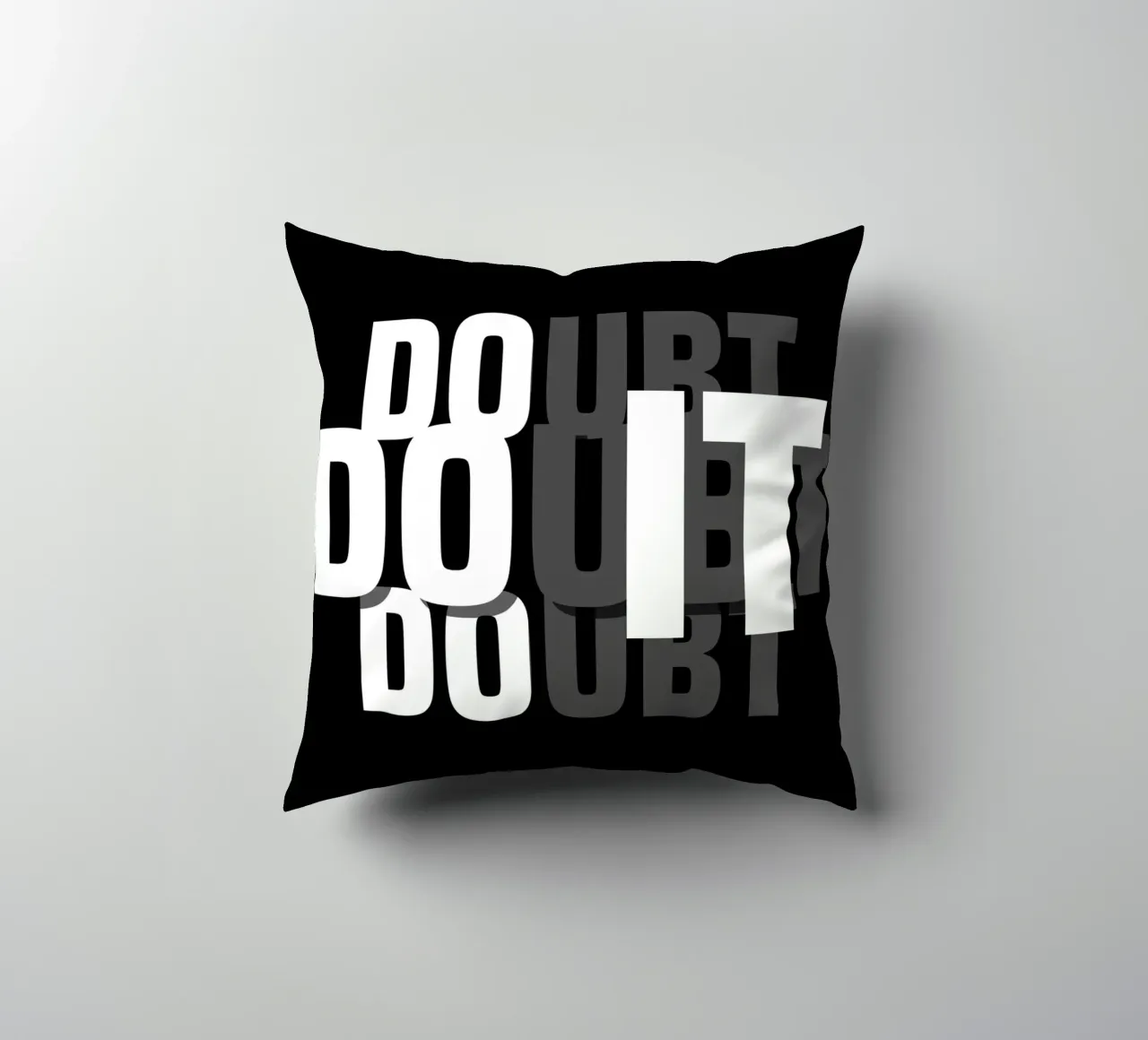 DO IT, DOUBT IT. cuscino da BAWA