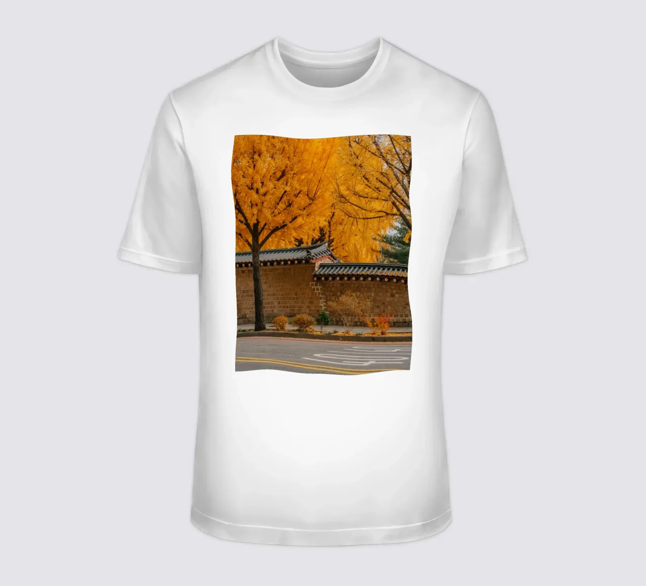 Alberi di ginkgo dorati a Seul, Corea del Sud t-shirt da mbgraphx2