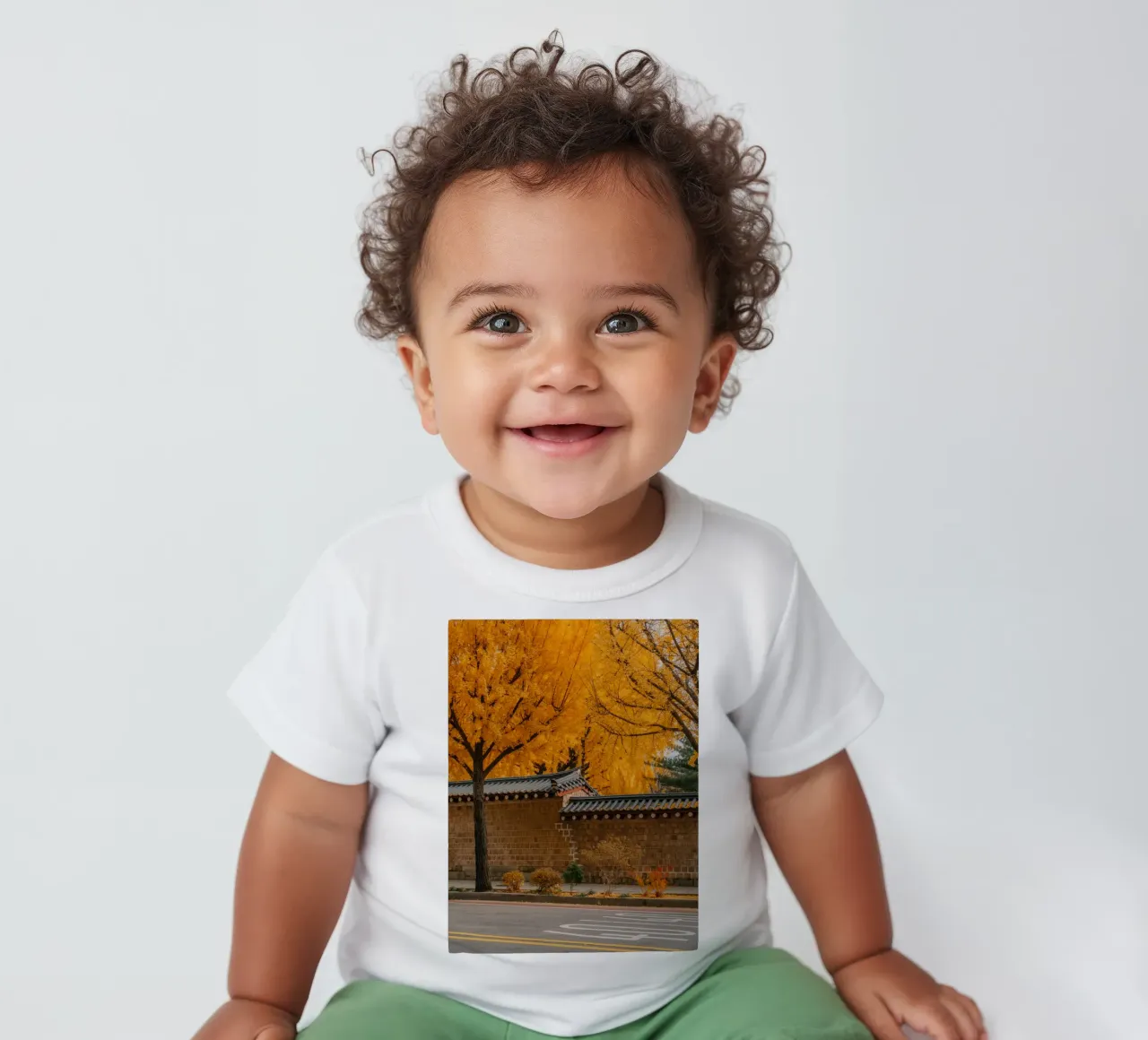 Alberi di ginkgo dorati a Seul, Corea del Sud maglietta neonato da mbgraphx2