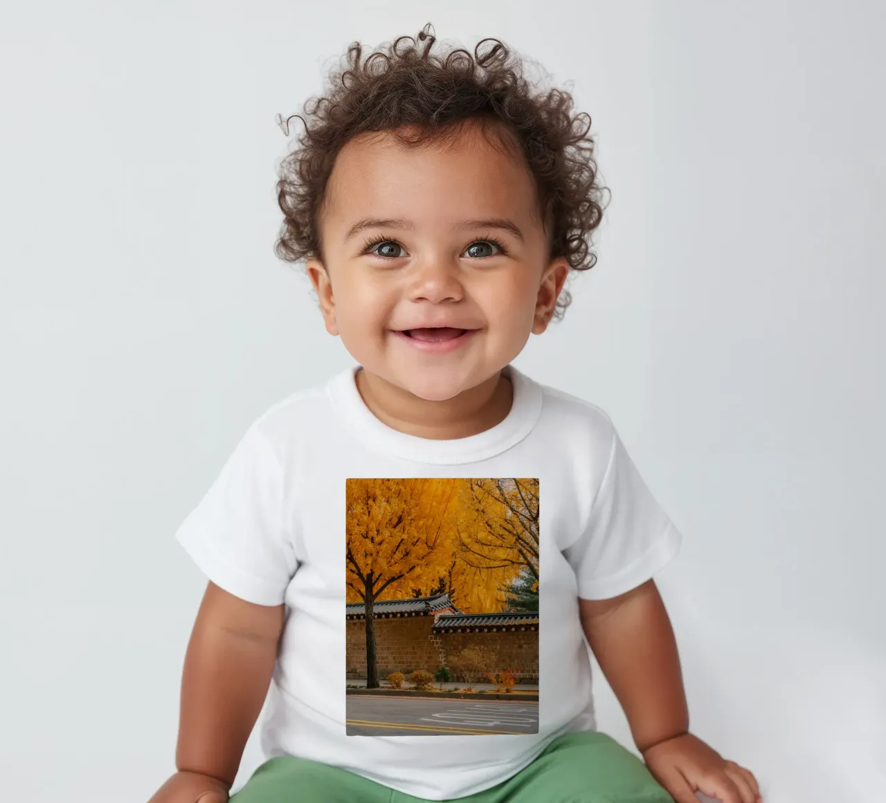 Alberi di ginkgo dorati a Seul, Corea del Sud maglietta neonato da mbgraphx2