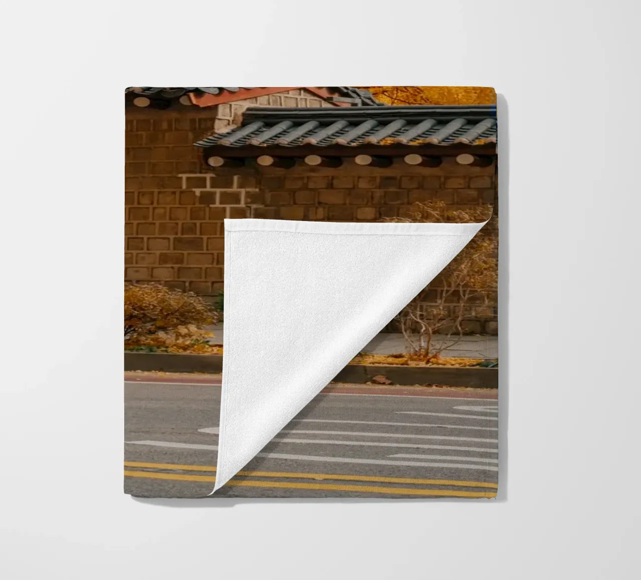 Alberi di ginkgo dorati a Seul, Corea del Sud telo mare da mbgraphx2