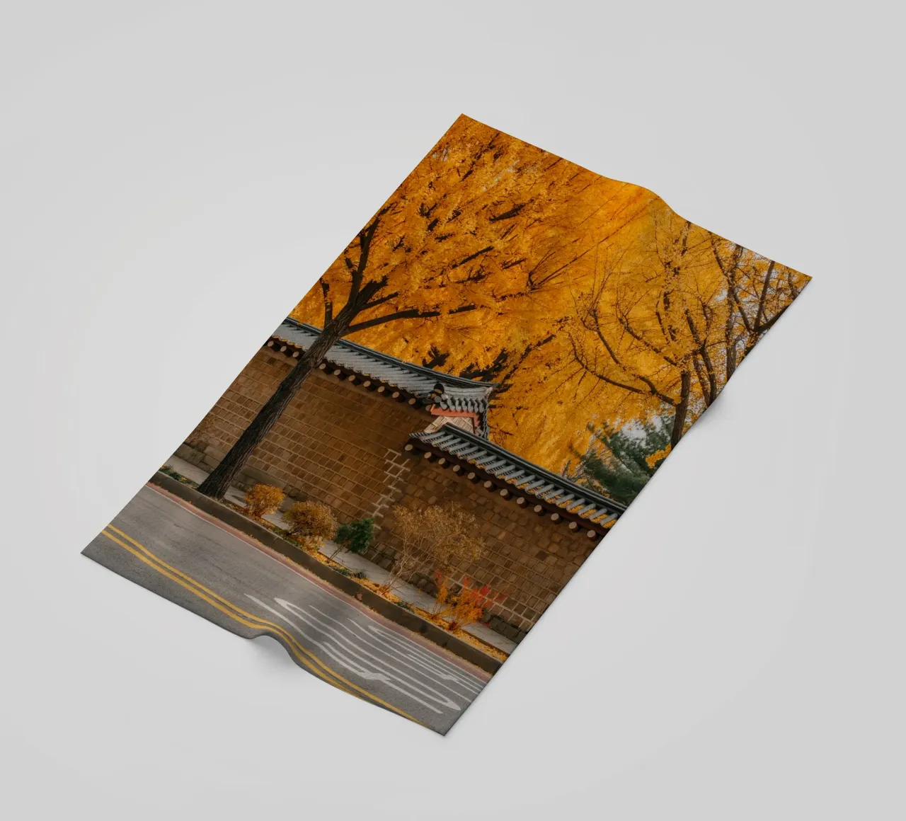 Alberi di ginkgo dorati a Seul, Corea del Sud telo mare da mbgraphx2