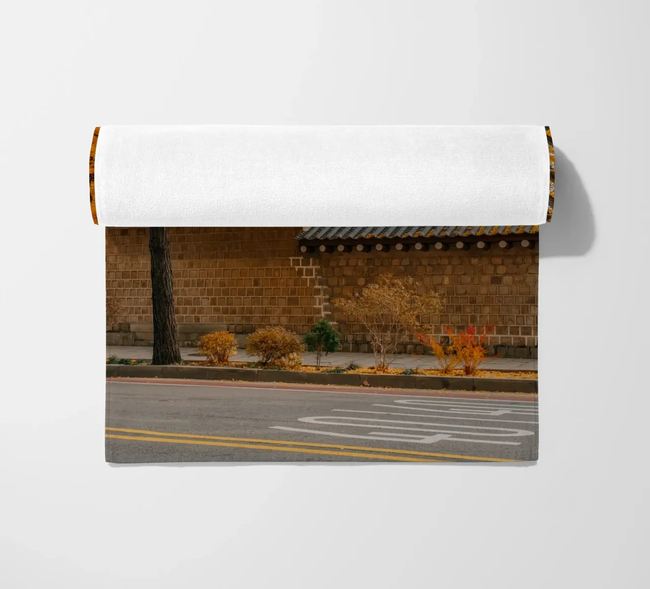 Alberi di ginkgo dorati a Seul, Corea del Sud telo mare da mbgraphx2