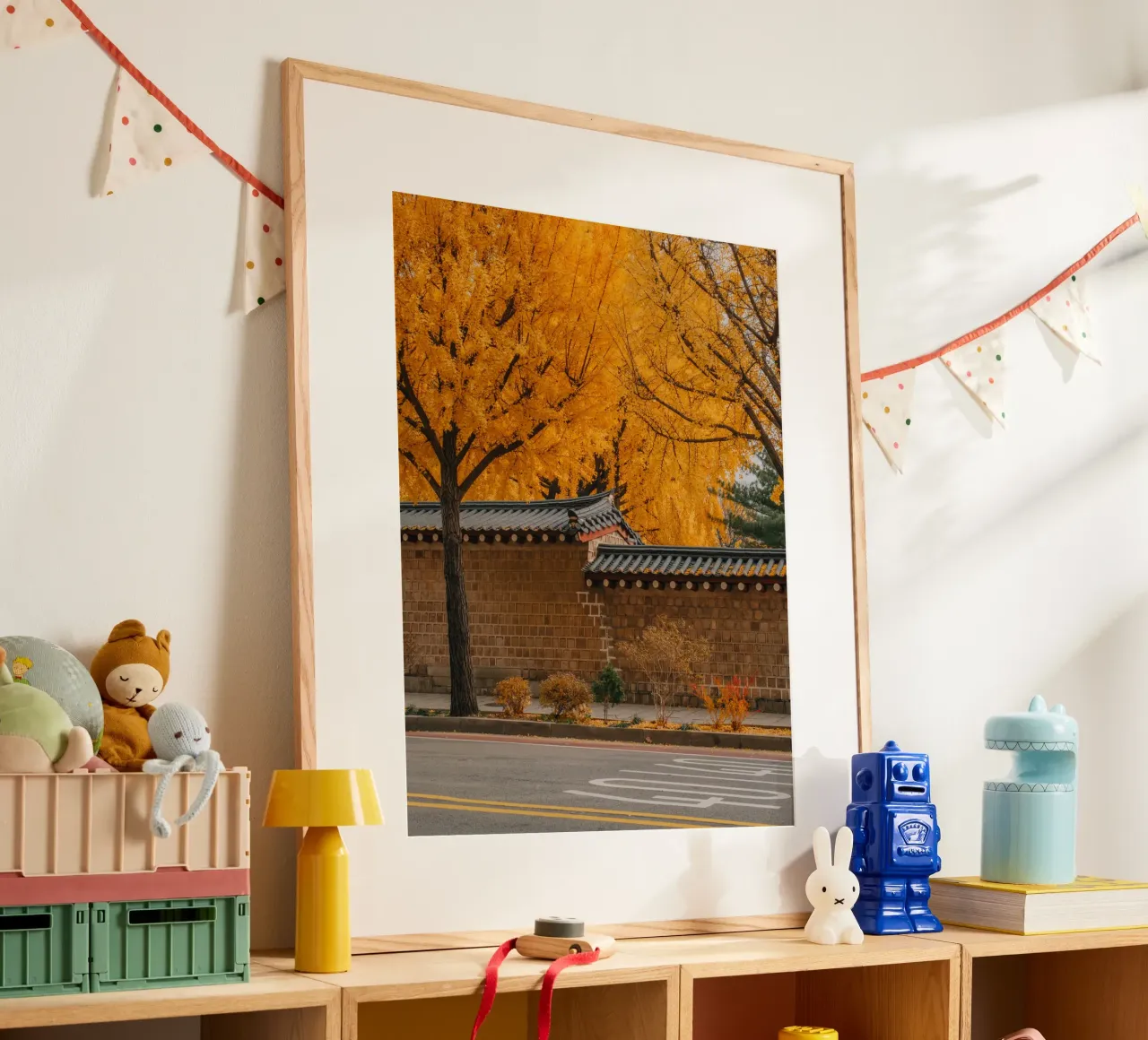 Alberi di ginkgo dorati a Seul, Corea del Sud poster da mbgraphx2