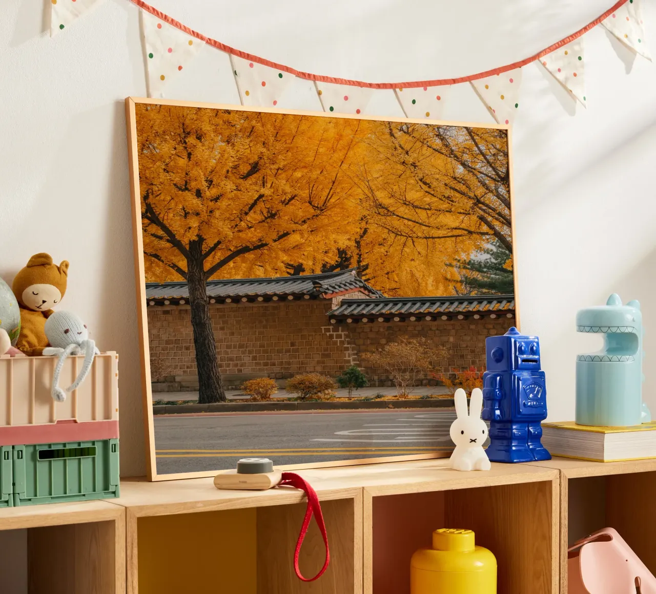 Alberi di ginkgo dorati a Seul, Corea del Sud poster da mbgraphx2