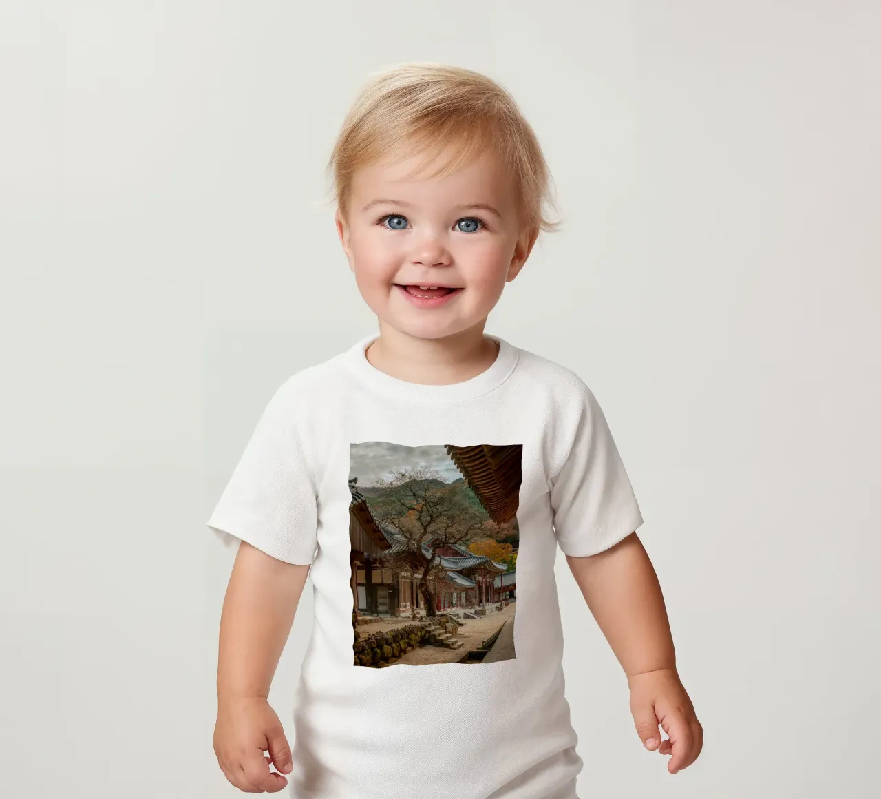 Vecchio albero del tempio di Hwaeomsa, Corea del Sud maglietta neonato da mbgraphx2