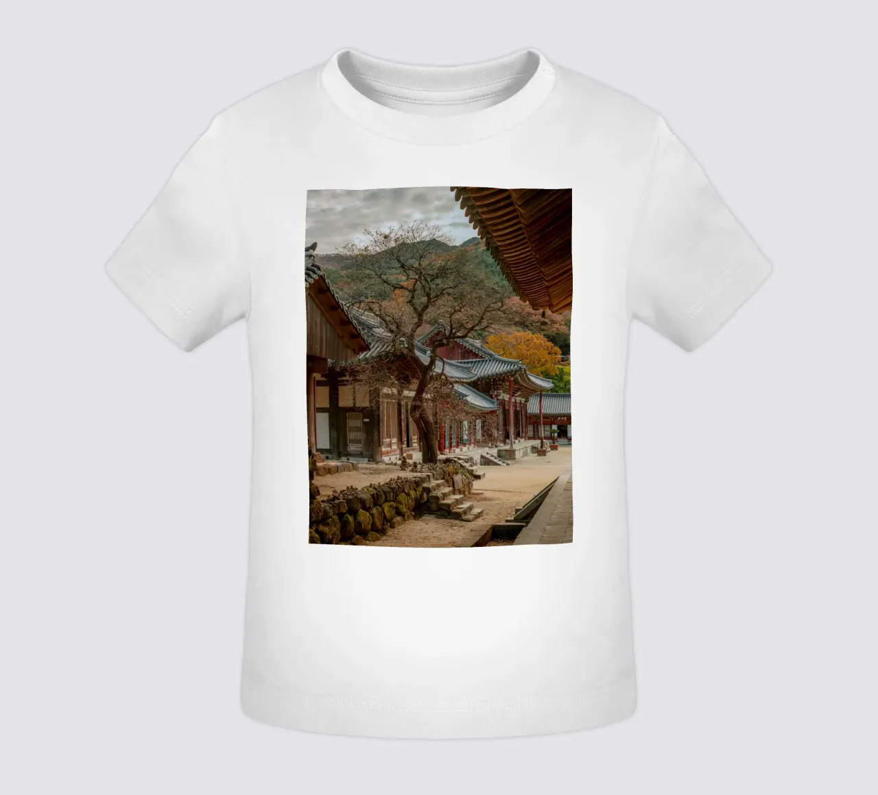 Vecchio albero del tempio di Hwaeomsa, Corea del Sud maglietta neonato da mbgraphx2
