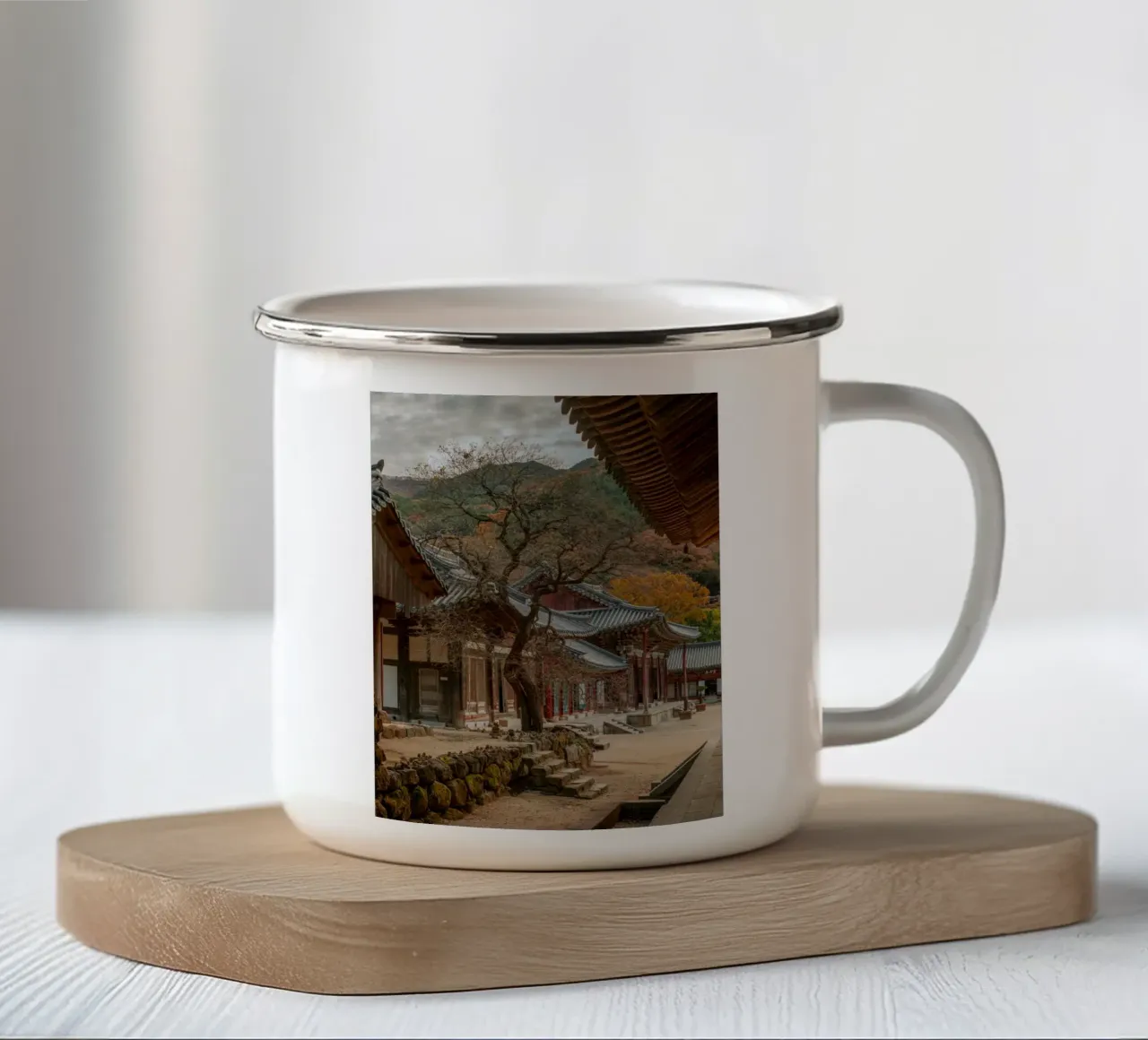 Vecchio albero del tempio di Hwaeomsa, Corea del Sud tazza in smalto da mbgraphx2