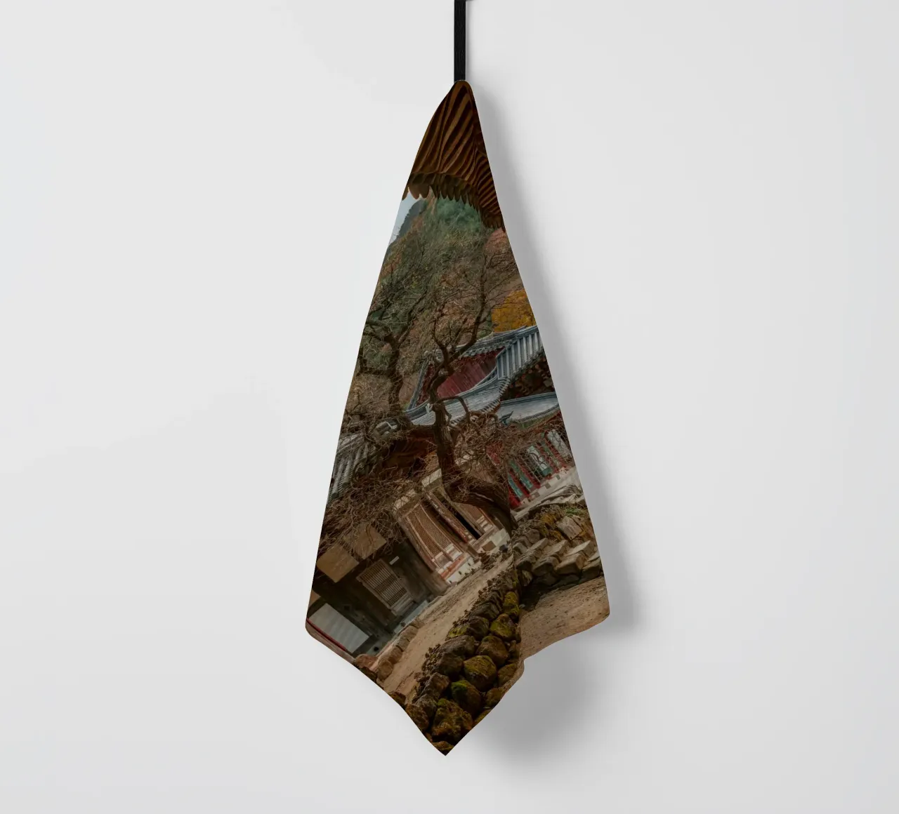 Vecchio albero del tempio di Hwaeomsa, Corea del Sud canovaccio da cucina da mbgraphx2