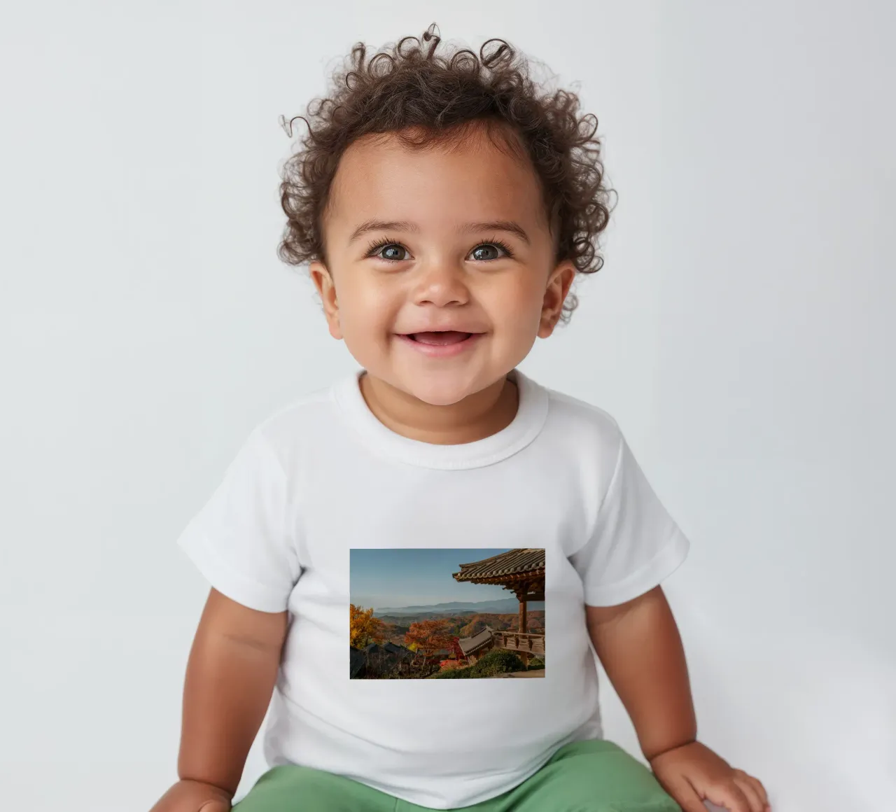 Paesaggio autunnale dal tempio di Buseoksa, Corea del Sud maglietta neonato da mbgraphx2